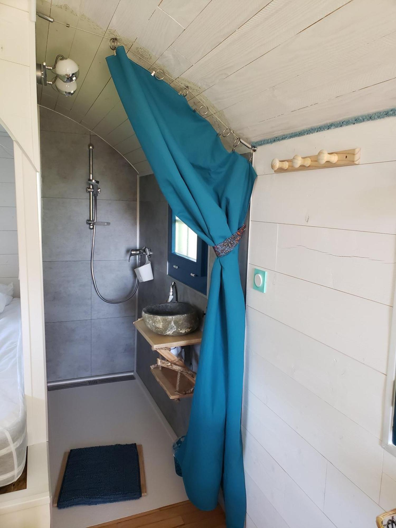 Leval  La Roulotte Tiny House Du Mond'Ideal מראה חיצוני תמונה