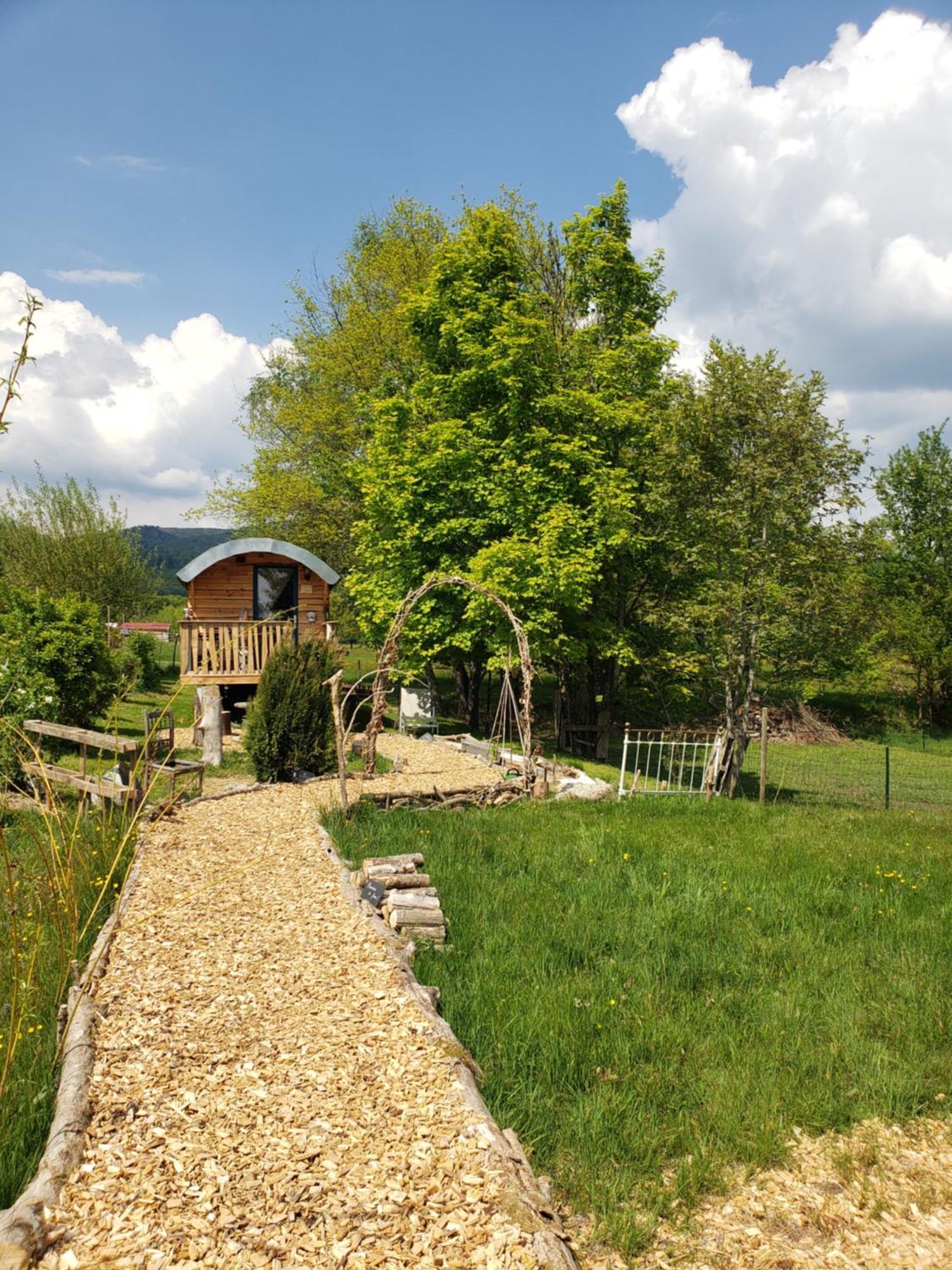 Leval  La Roulotte Tiny House Du Mond'Ideal מראה חיצוני תמונה